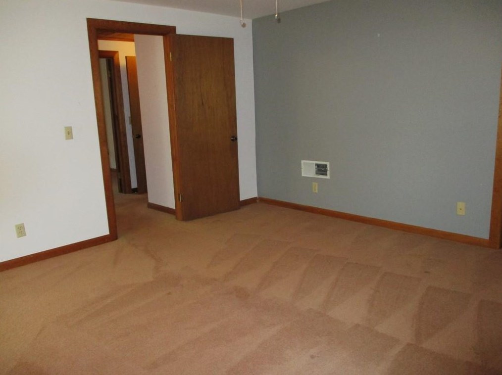 140 Sunrise Ter, Calhoun GA 30701-4638 exterior