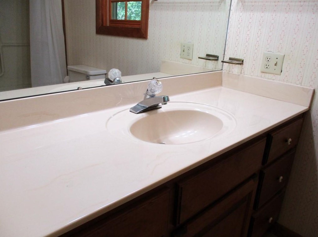 140 Sunrise Ter, Calhoun GA 30701-4638 exterior