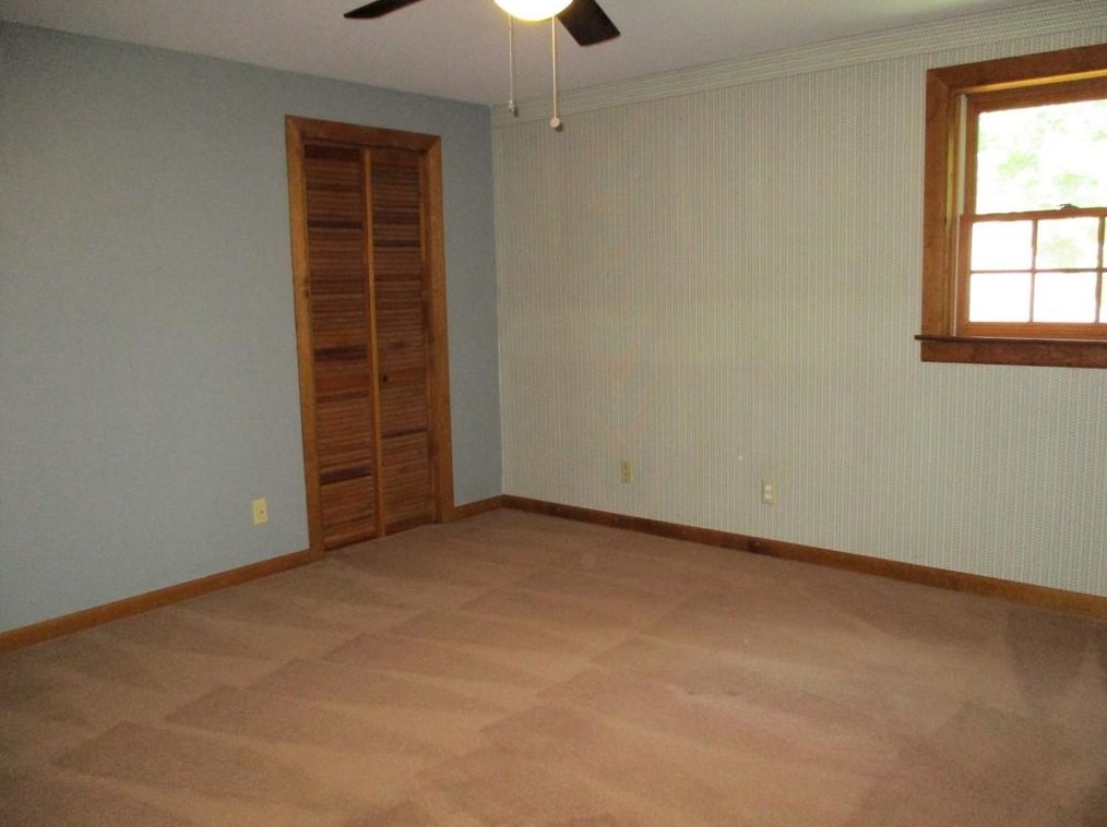 140 Sunrise Ter, Calhoun GA 30701-4638 exterior