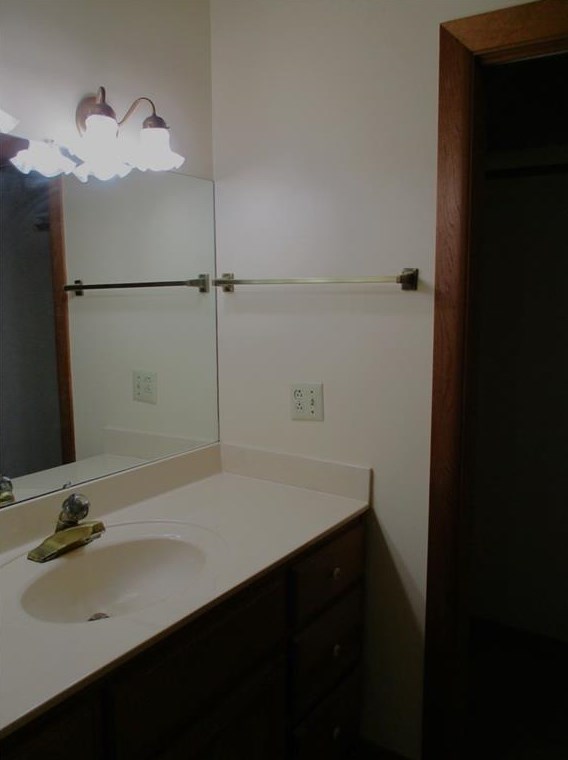 140 Sunrise Ter, Calhoun GA 30701-4638 exterior