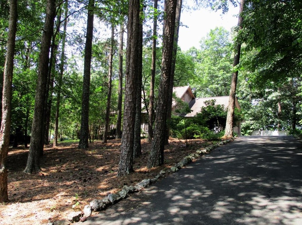 140 Sunrise Ter, Calhoun GA 30701-4638 exterior