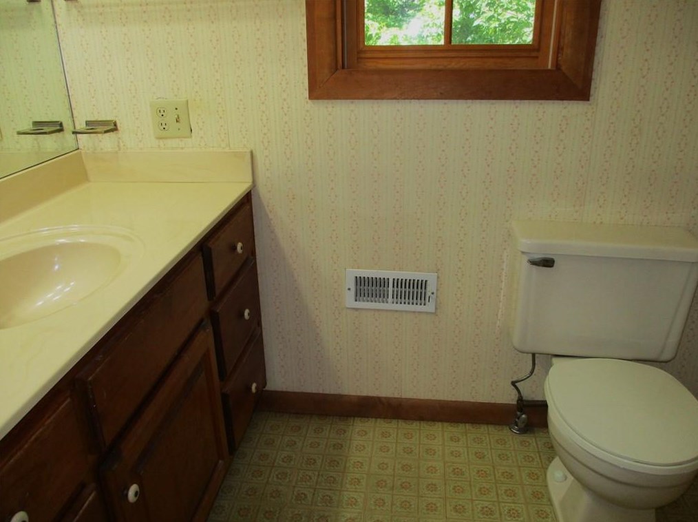 140 Sunrise Ter, Calhoun GA 30701-4638 exterior