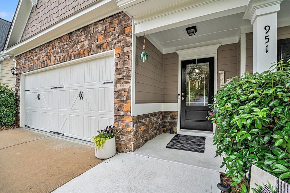 951 Duncan Ter, Holly Springs, GA 30115-1824