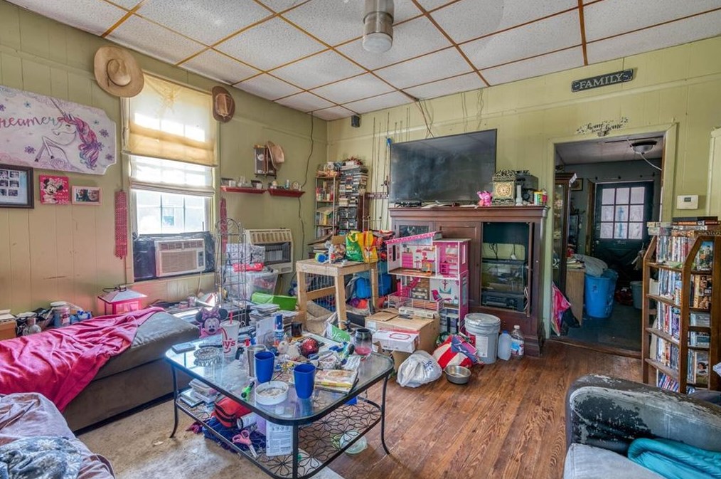 27 Kimble St, Newnan, GA 30263-2249
