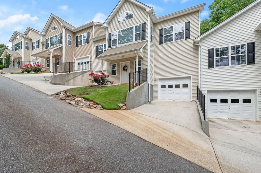 370 Pointe Cir, Dahlonega, GA 30533-4082