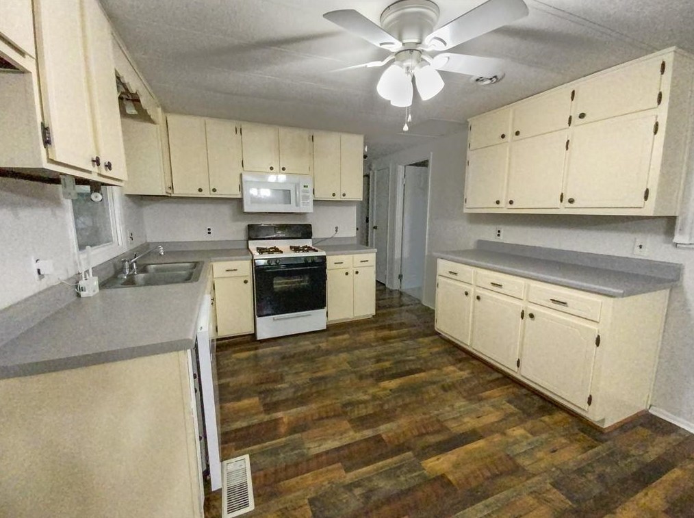 1048 Adrian Cir, Conyers, GA 30094-5506
