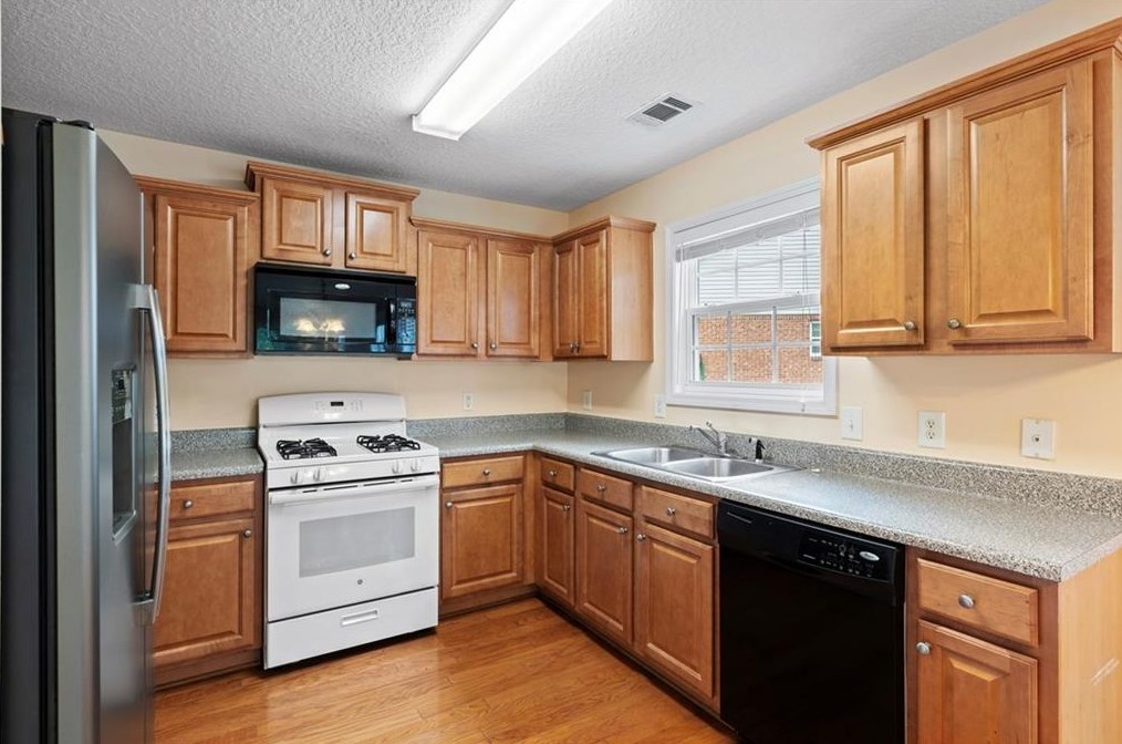 5661 Ashmoore Ct, Flowery Branch, GA 30542