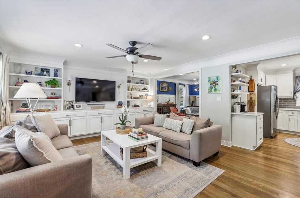 5545 Sherrell Dr, Atlanta, GA 30342-1304