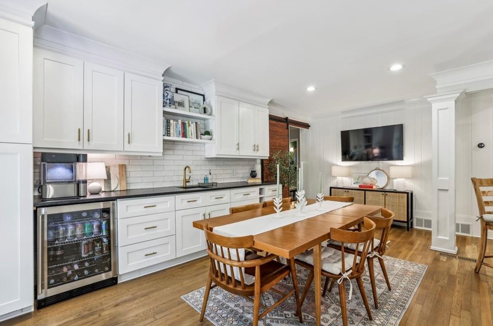 5545 Sherrell Dr, Atlanta GA 30342-1304 exterior