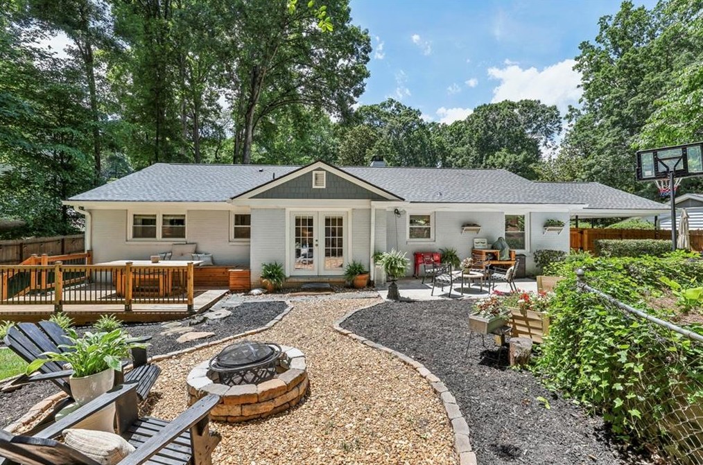 5545 Sherrell Dr, Atlanta GA 30342-1304 exterior