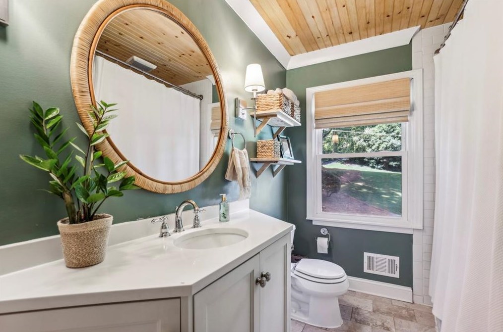 5545 Sherrell Dr, Atlanta GA 30342-1304 exterior