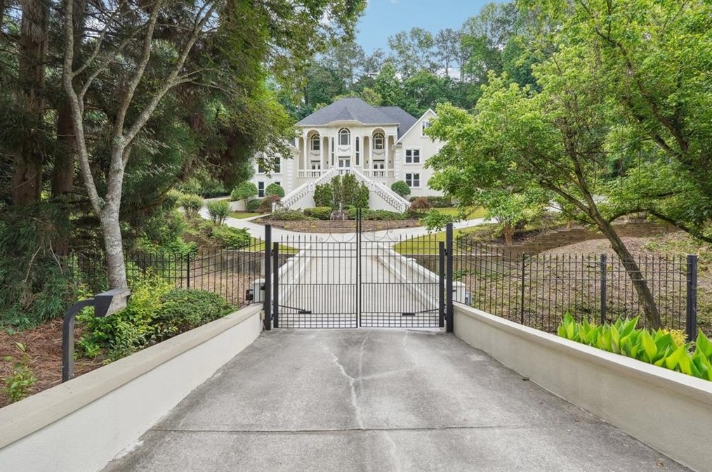 1689 Mountain Shadow, Stone Mountain, GA 30087