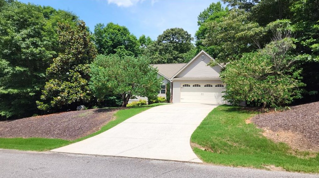 268 Woodcrest Dr, Clarkesville, GA 30523-7849
