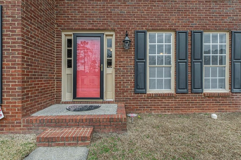 1825 Enon Pne Dr, Atlanta GA  30331-8441 exterior