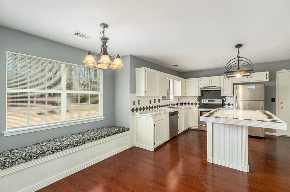1825 Enon Pne Dr, Atlanta GA  30331-8441 exterior