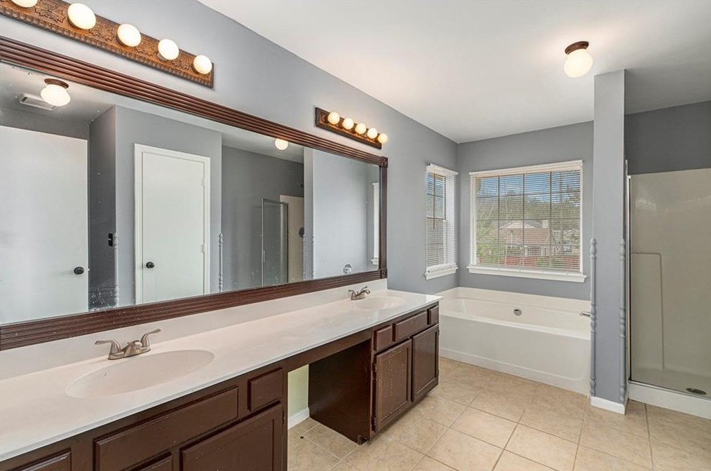 1825 Enon Pne Dr, Atlanta GA  30331-8441 exterior