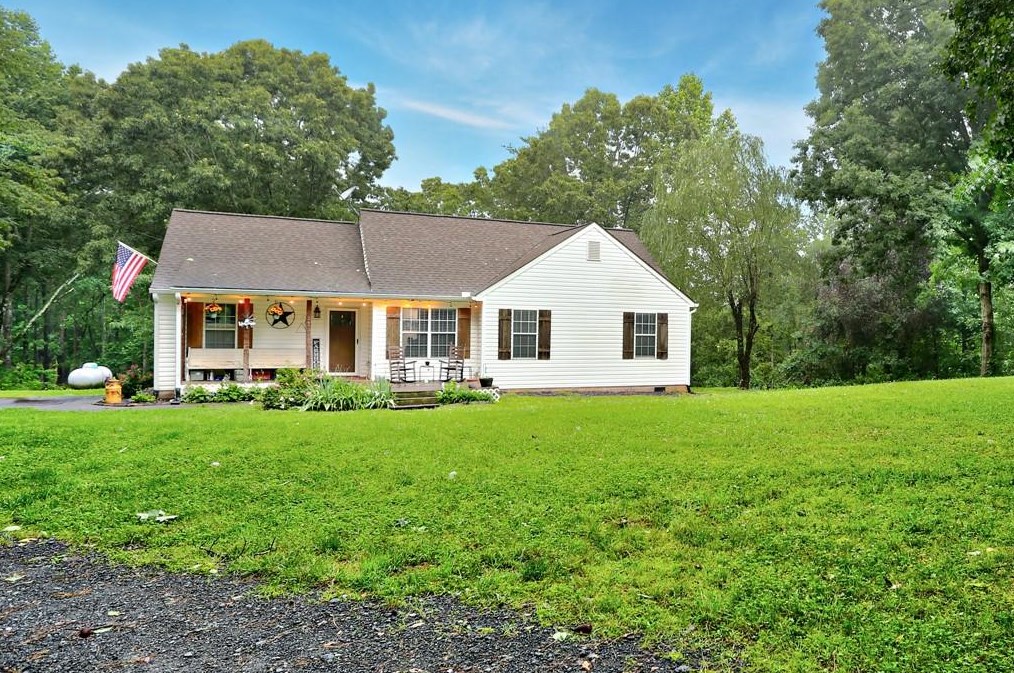 1479 Fletcher Dr, Ball Ground, GA 30107-3368