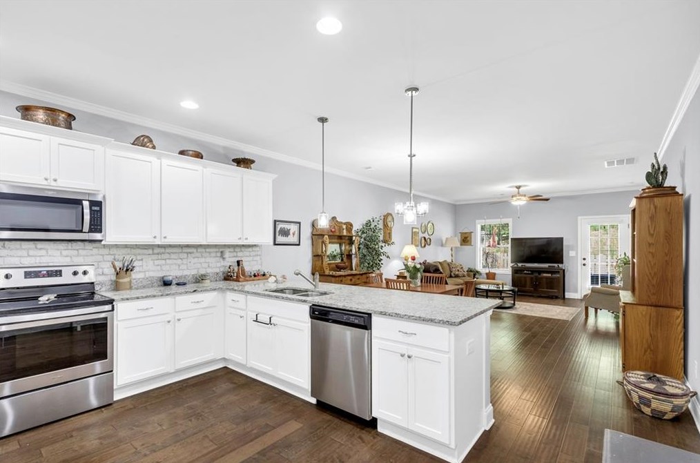 3738 Shades Vly Ln, Gainesville GA 30501 exterior