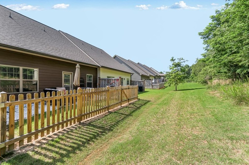 3738 Shades Vly Ln, Gainesville GA 30501 exterior