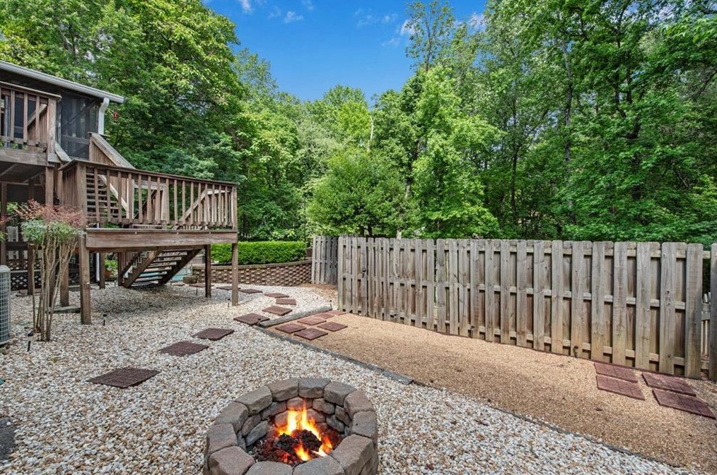 2450 Fontainebleau Dr, Atlanta GA  30360-1227 exterior