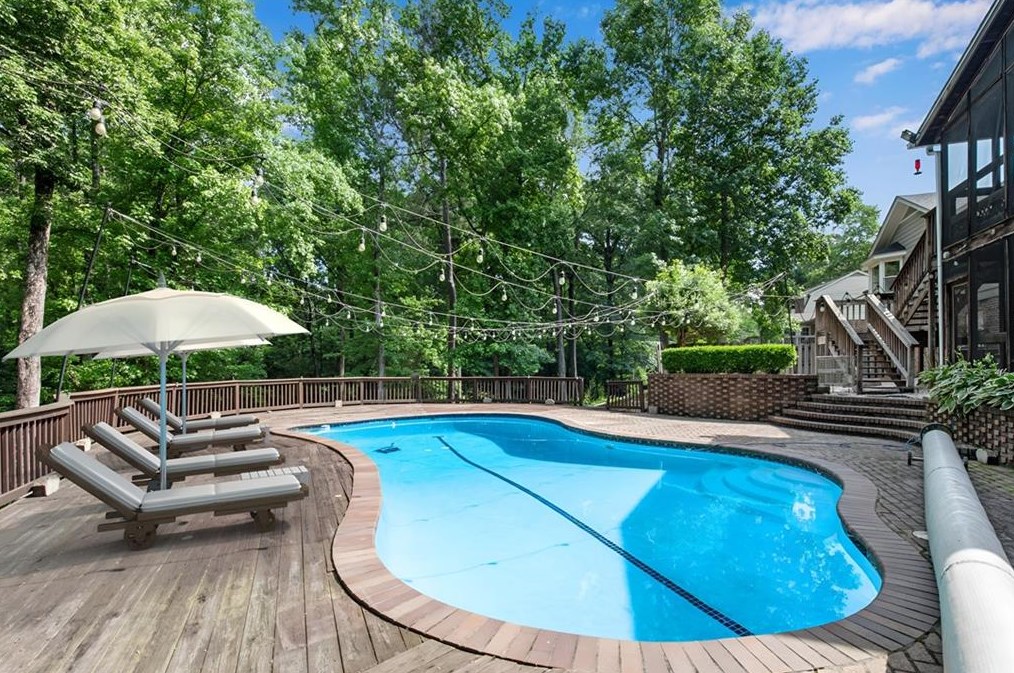 2450 Fontainebleau Dr, Atlanta GA  30360-1227 exterior