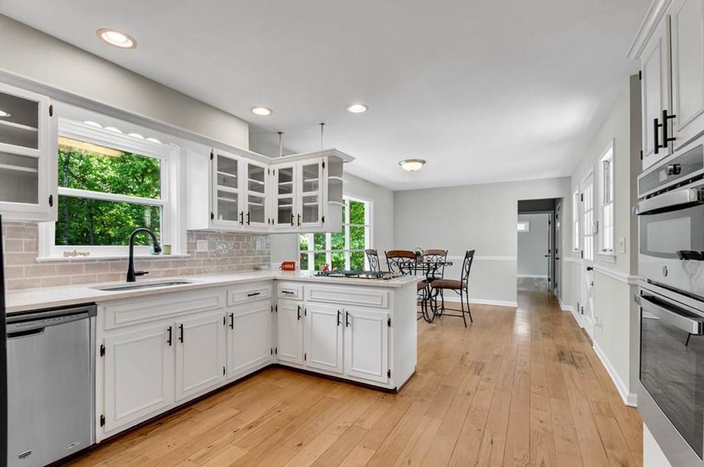 2450 Fontainebleau Dr, Atlanta GA  30360-1227 exterior