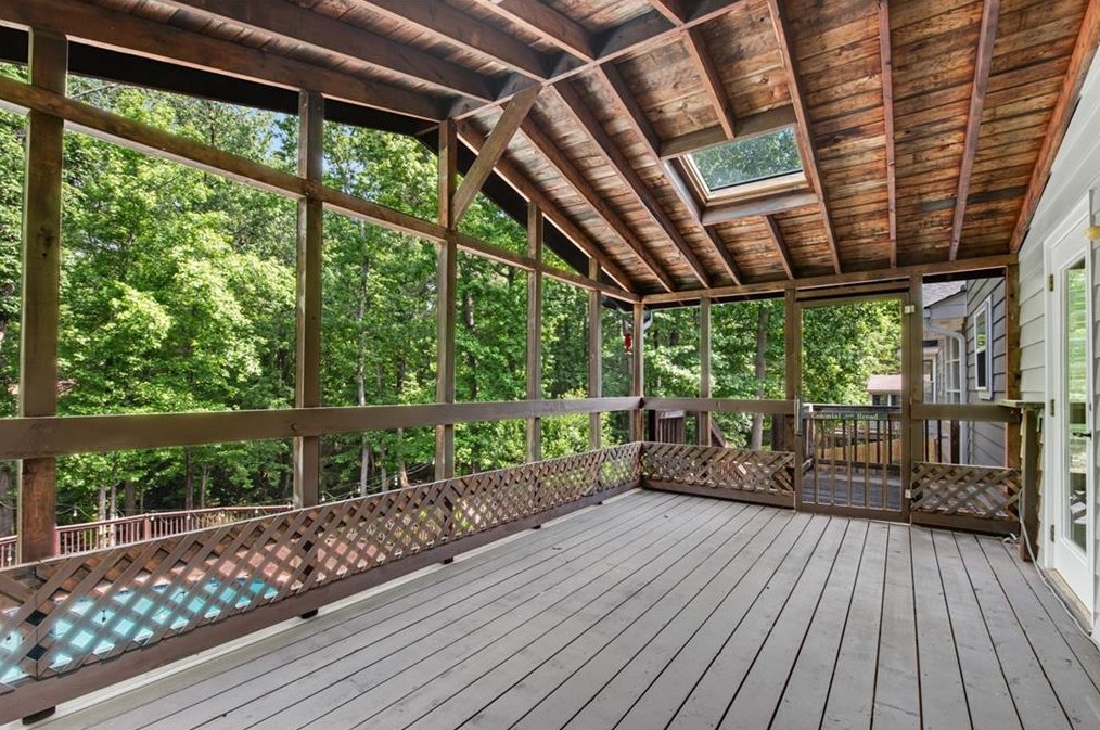 2450 Fontainebleau Dr, Atlanta GA  30360-1227 exterior
