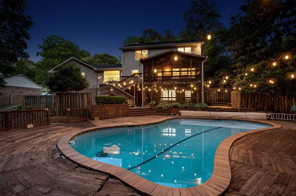 2450 Fontainebleau Dr, Atlanta GA  30360-1227 exterior