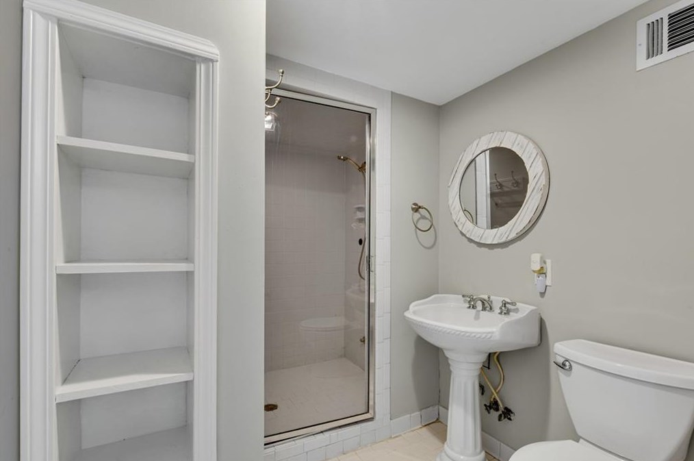 2450 Fontainebleau Dr, Atlanta GA  30360-1227 exterior