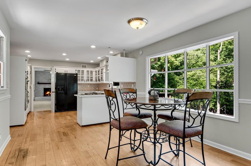 2450 Fontainebleau Dr, Atlanta GA  30360-1227 exterior