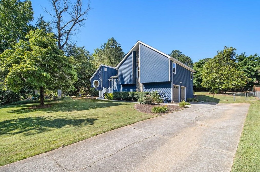 3844 Thornhill Dr, Lilburn, GA 30047-2364