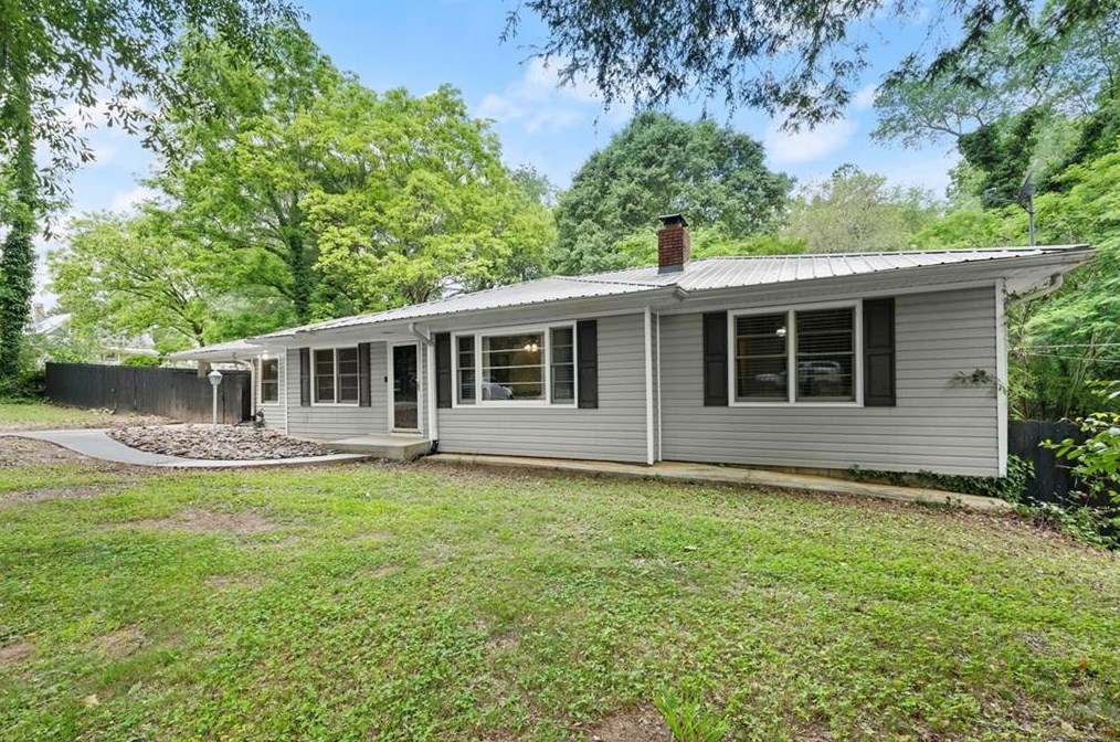 5917 Old Dahlonega Hwy, Murrayville, GA 30564-1227