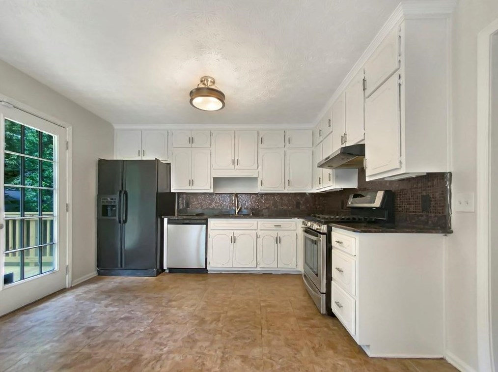 136 Poole Bridge Dr, Hiram, GA 30141-5834