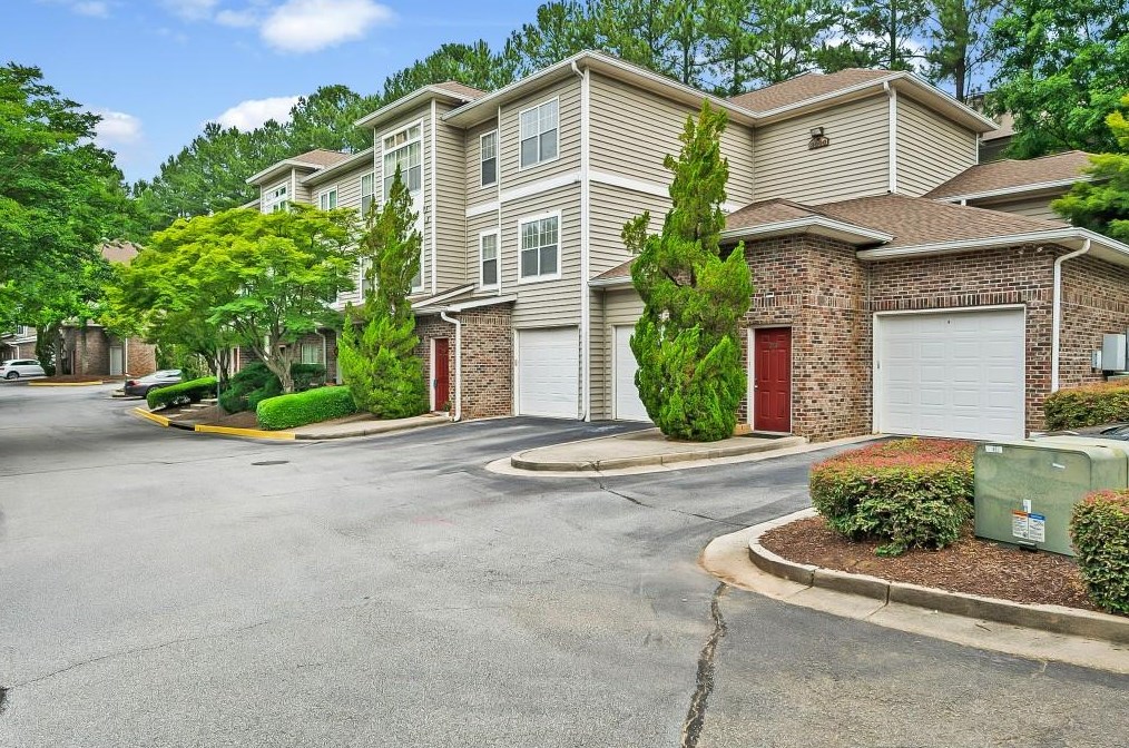 2700 Pine Tree Rd, Atlanta GA  30324-5671 exterior