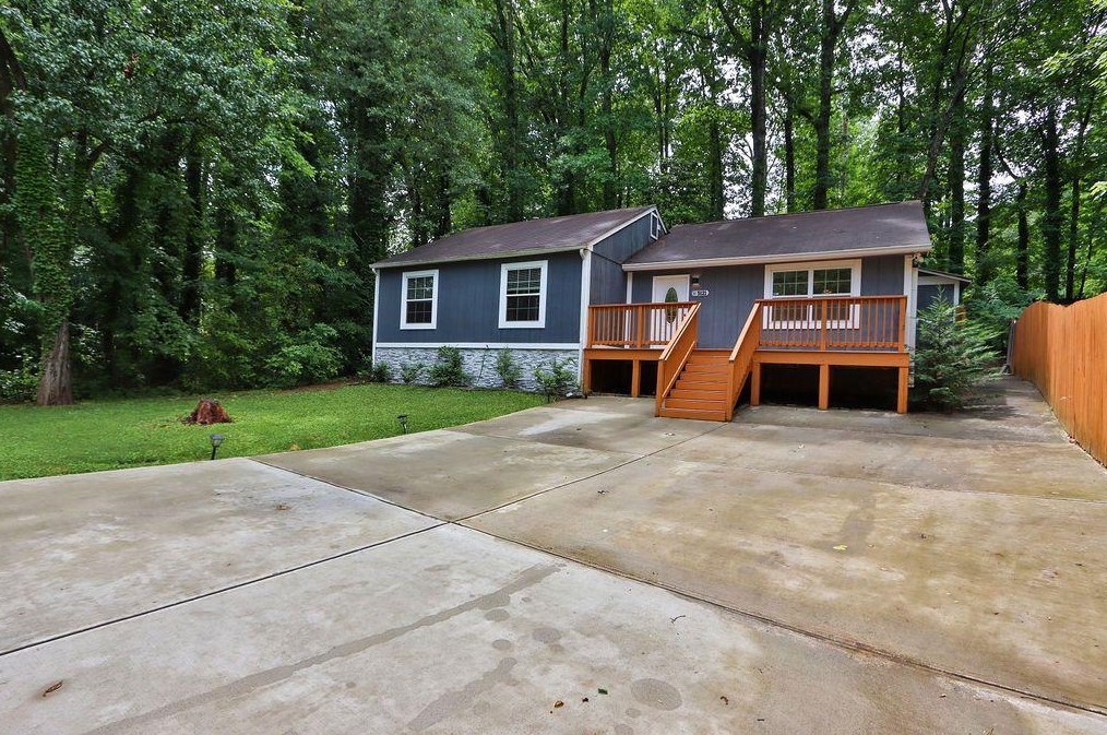 5121 Martins Crossing Rd, Stone Mountain, GA 30088-2004