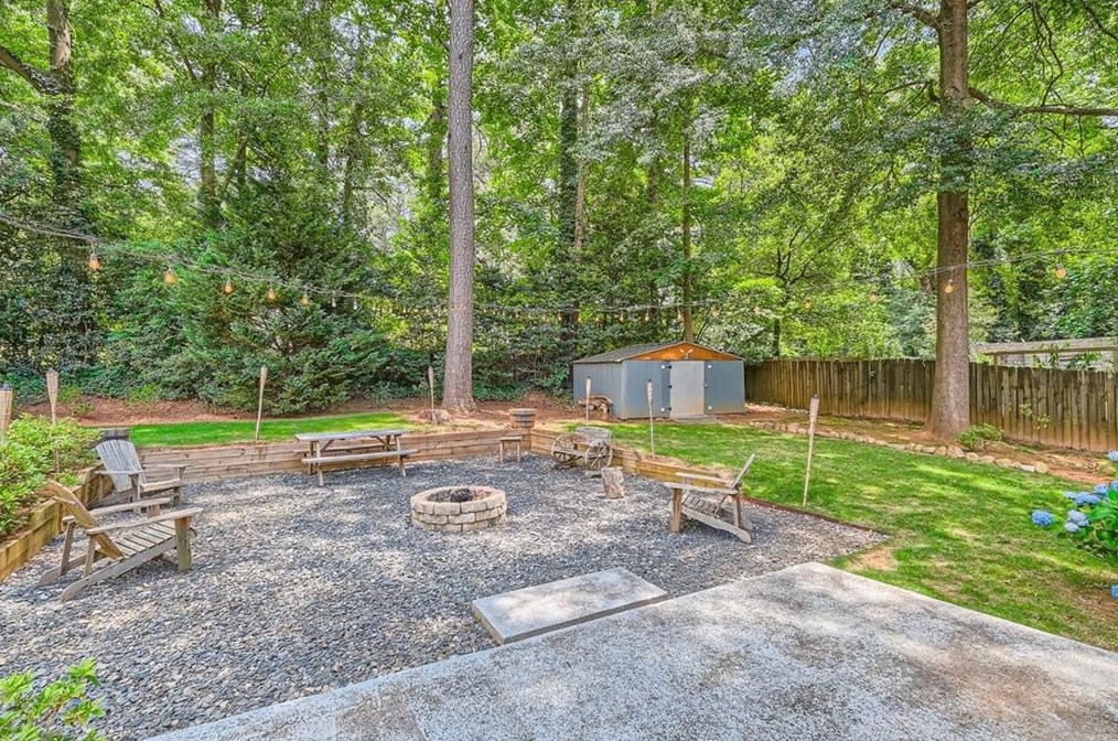 3190 Pinehill Dr, Decatur GA 30032-2807 exterior