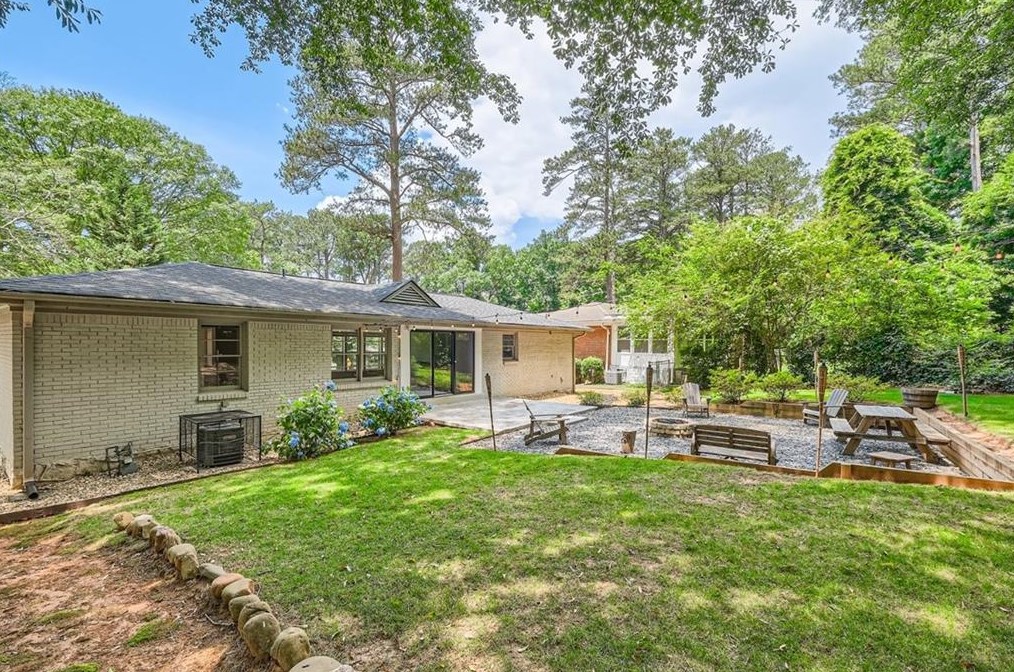 3190 Pinehill Dr, Decatur GA 30032-2807 exterior