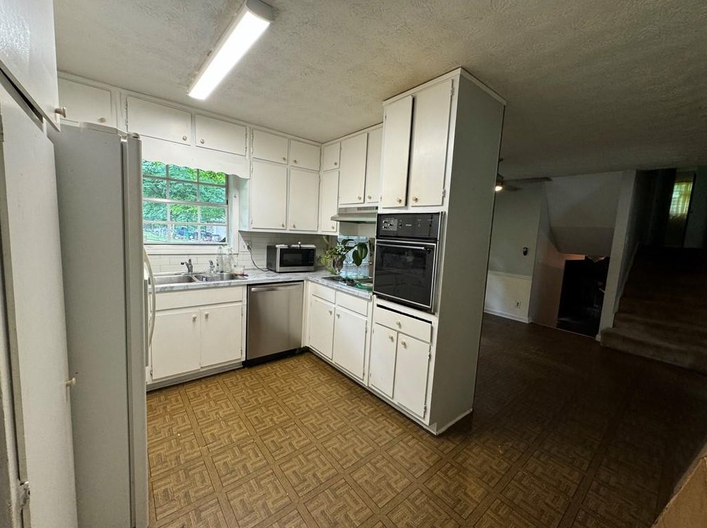 612 Mincey Woods Ct, Stone Mountain, GA 30087-5620