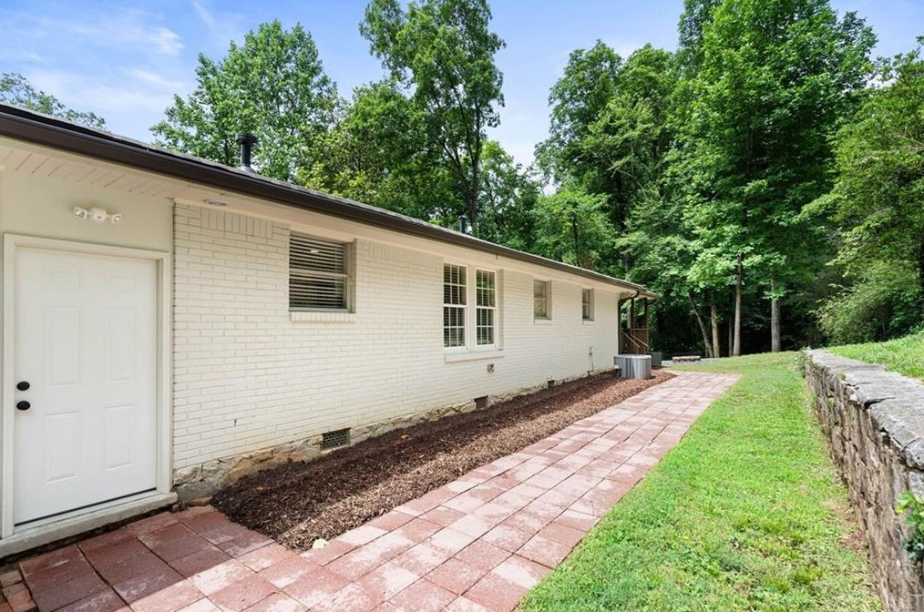 2580 Dering Ct, Atlanta GA 30345-1619 exterior