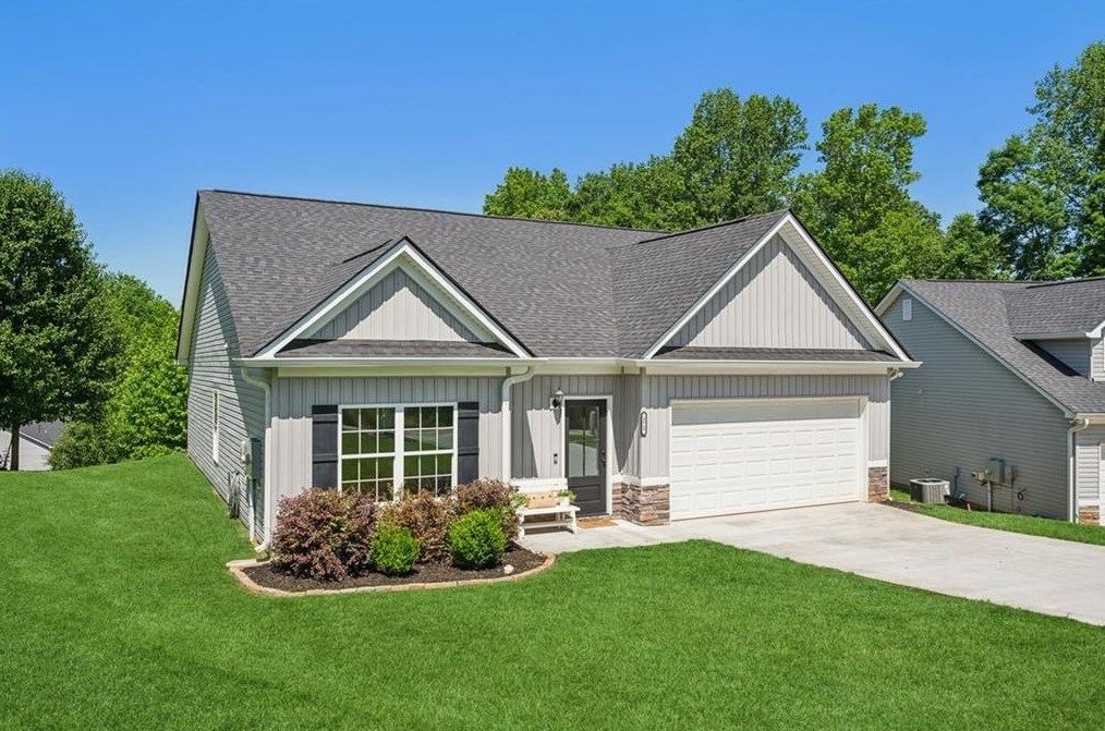 372 Highland Pointe Dr, Alto, GA 30510-0028