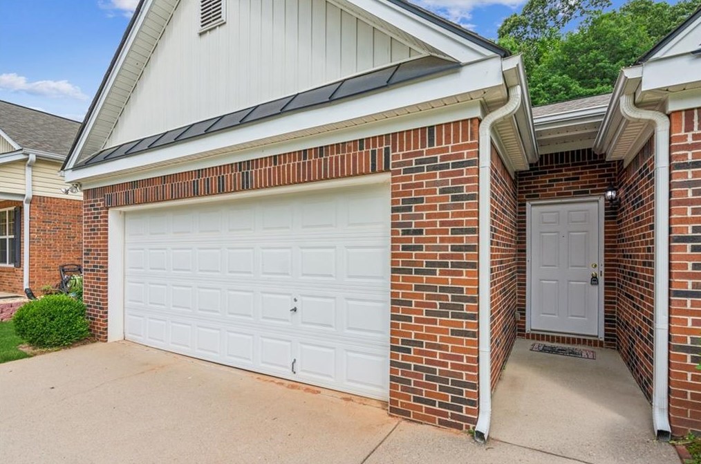 5601 Ashmoore Ct, Flowery Branch, GA 30542