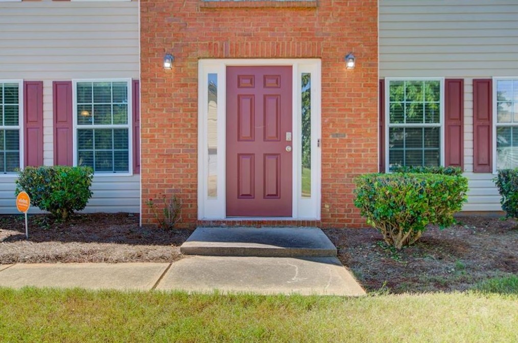 80 Greenway Dr, Porterdale, GA 30016-1300