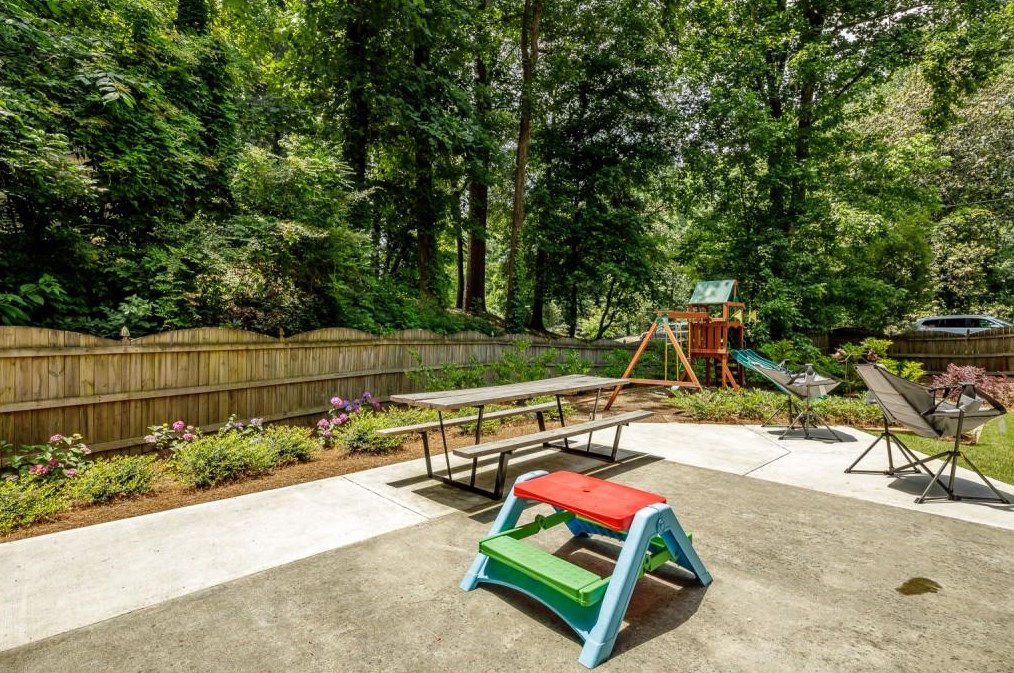 2505 Wawona Dr, Atlanta GA  30319-3715 exterior