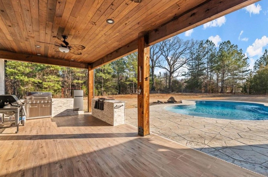 5304 Apple Vly Rd, Jefferson GA  exterior