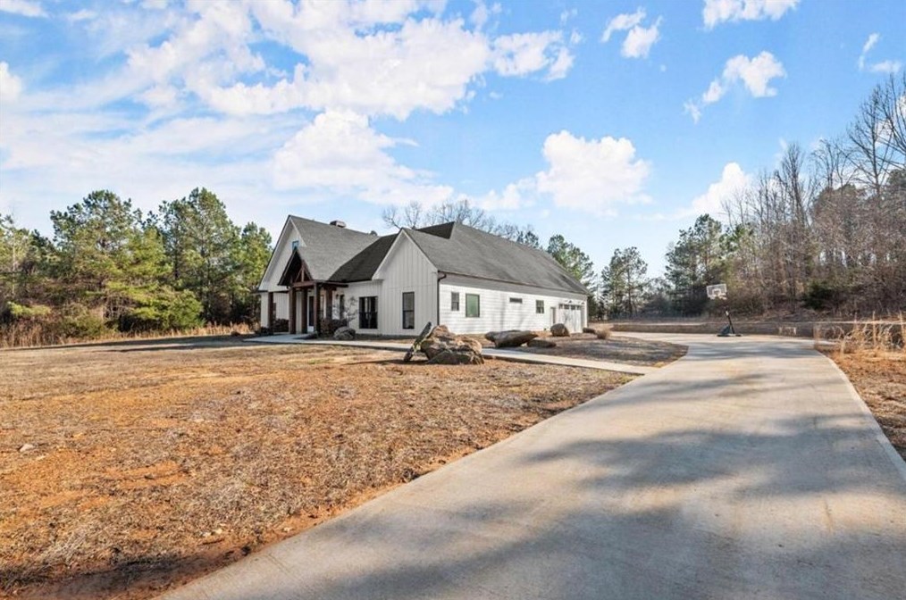 5304 Apple Vly Rd, Jefferson GA  exterior