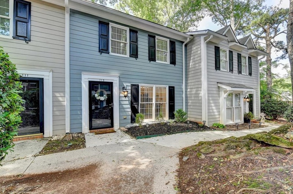 113 Courtyard Ter, Roswell, GA 30075-4569