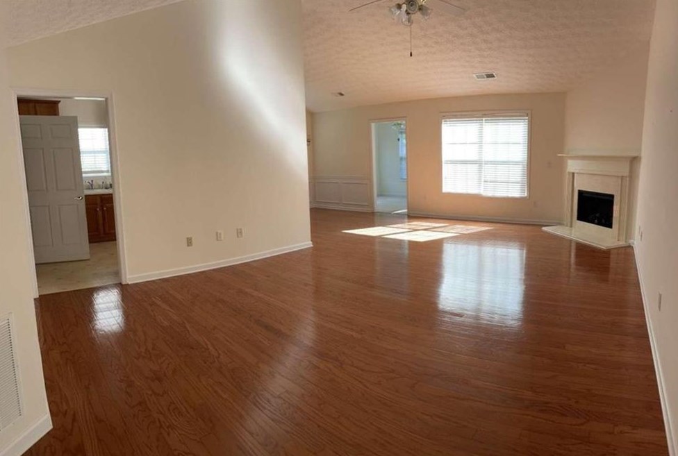 954 Village View Cir, Loganville, GA 30052-3929
