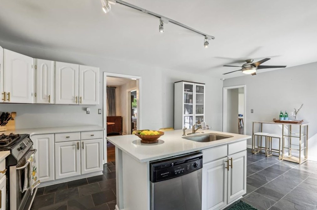 1139 Vis Trl, Atlanta GA 30324-4528 exterior