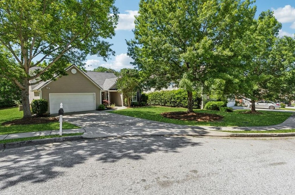 940 Swan Ridge Ct, Grayson, GA 30017-4217