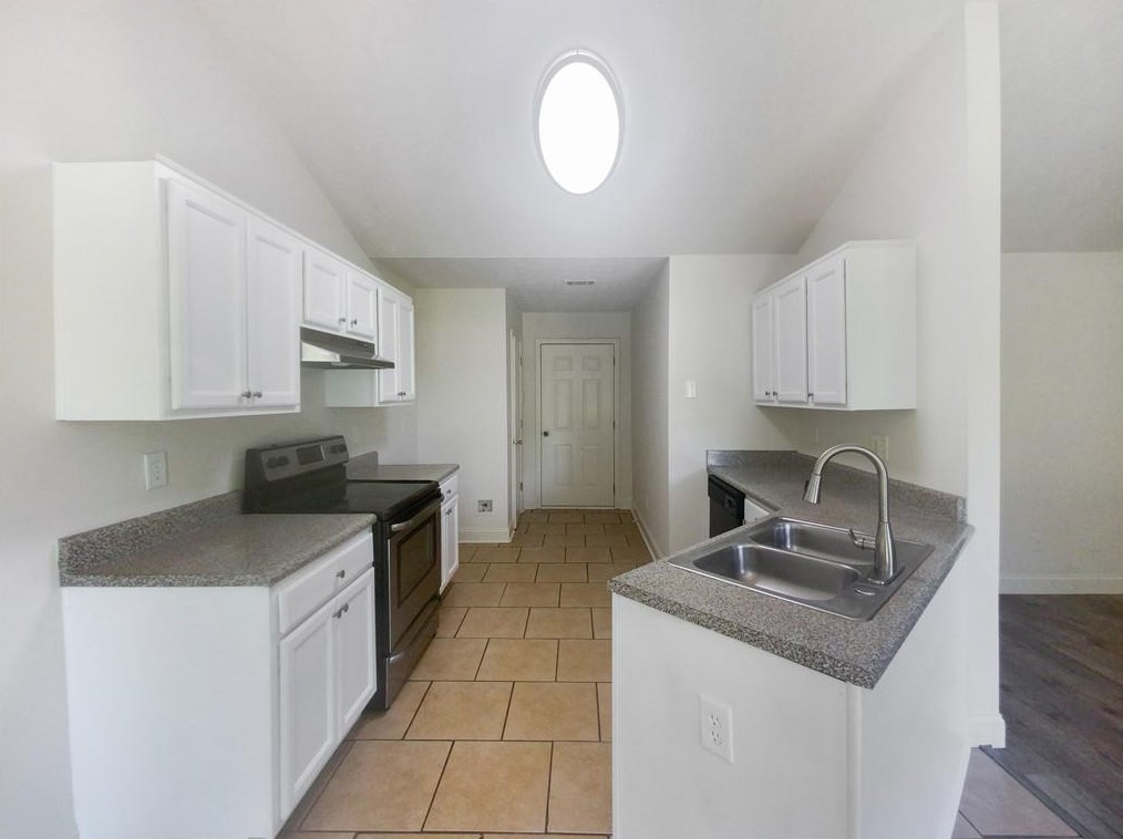 5233 Walnut Ct, Lithonia, GA 30038-4873